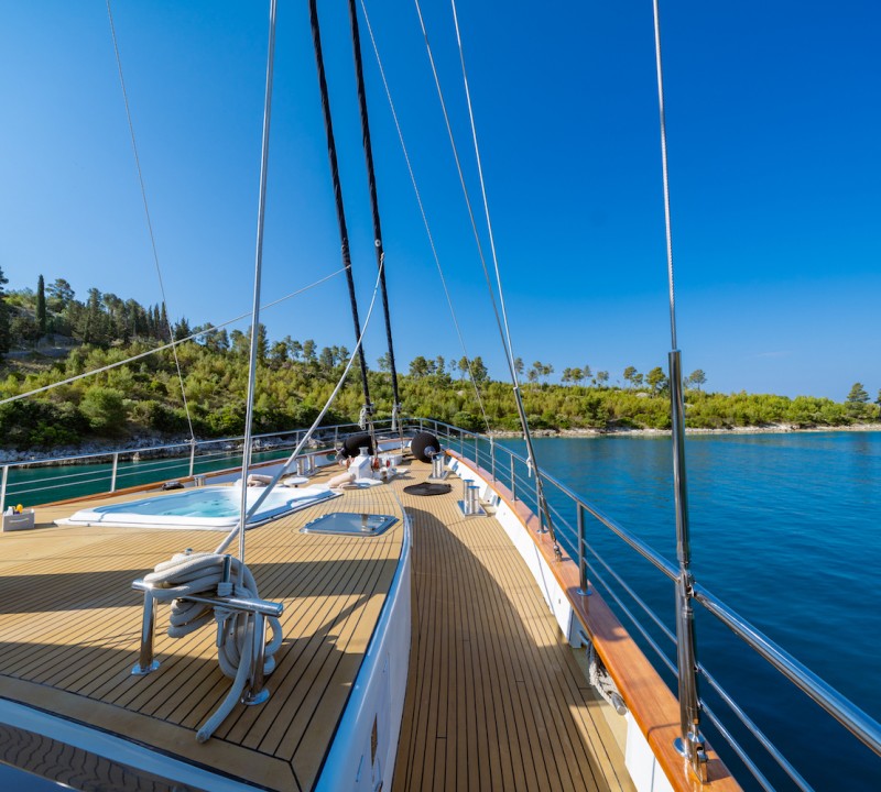 navilux yacht charter